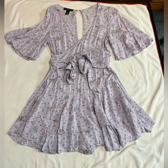 Floral romper. Size medium - Picture 1 of 4